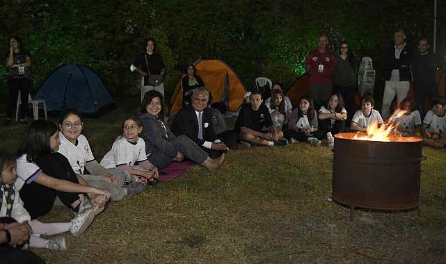Kamp ateşi etrafında buluştular