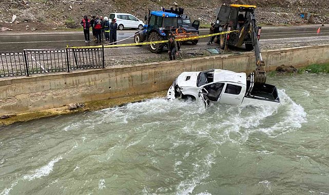 Kamyonet dereye uçtu: 2 ölü, 3 yaralı