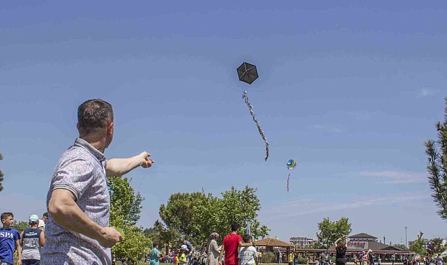 Karacabey Uçurtma Şenliğine rekor katılım
