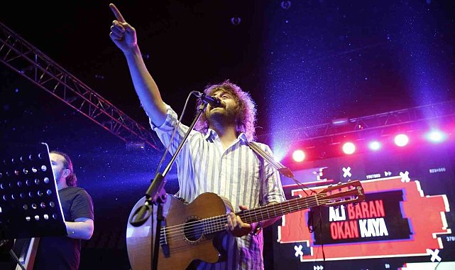 Karadeniz müziğinin sevilen ismi Ali Baran, Bayburt&#039;ta konser verdi