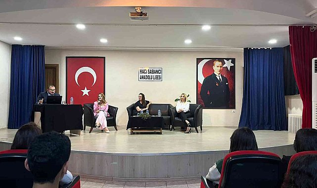 Kariyer Merkezinden lise öğrencilerine eğitim semineri