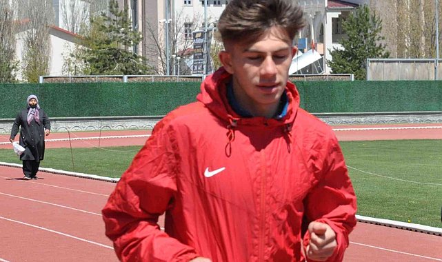 Karslı atlet 36 yıllık rekoru kırarak Dünya 3'üncü oldu