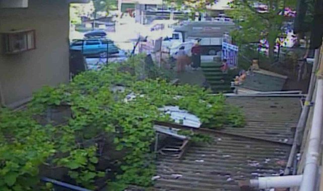 Kartal'da dükkan sahibi içeride kahvaltı hazırlarken bahçede hırsızlık yaptılar