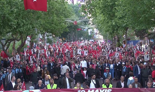 Kartal'da fener alayında buluşan binler, 19 Mayıs coşkusu yaşadı