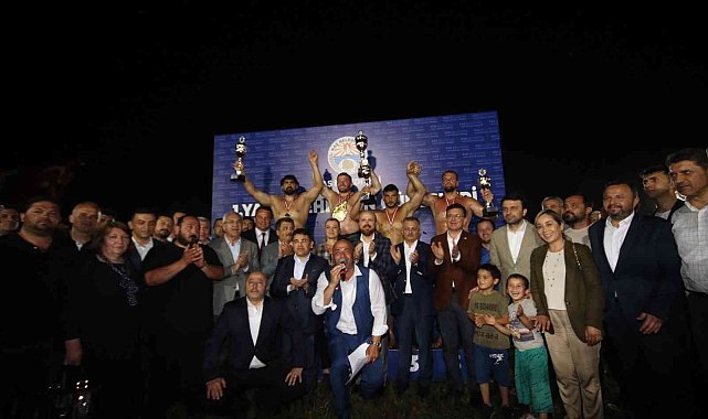 Kaş Belediyesi 1.Yağlı Güreşleri'nde başpehlivan İsmail Balaban oldu