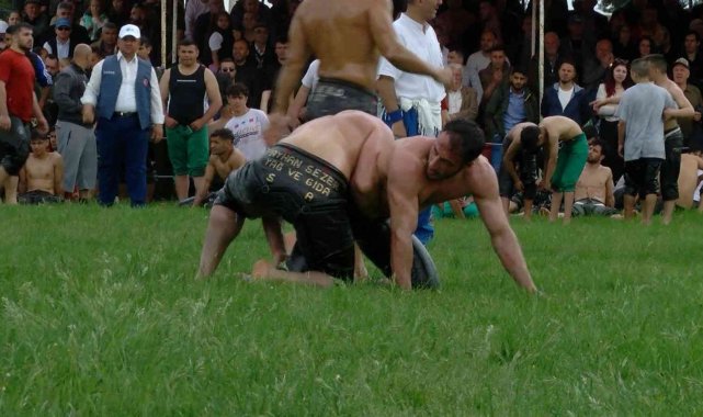 Kavasoğlu ve Şamdancıbaşı İbrahim Yağlı Güreşleri başladı