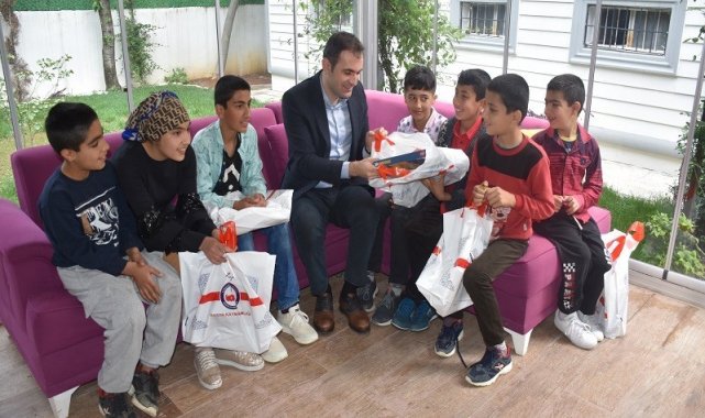Kaymakam Mete, Ramazan Bayramı'nı çocuklarla kutladı