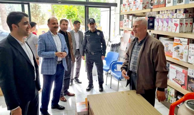 Kaymakam Sevgili ile Başkan Doğru esnafla bayramlaştı