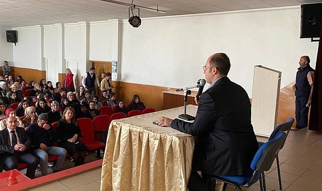 Kaymakam Türkmen 'Kariyer Günleri'nde öğrencilerle buluştu