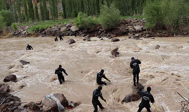 Kaza sonrası suda kaybolan Fevzi Bulut'u bulmak için Ankara'dan özel ekip geldi