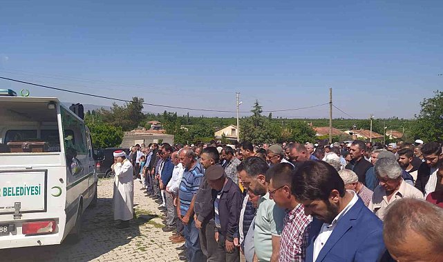 Kazada hayatını kaybeden aile fertleri yan yana toprağa verildi