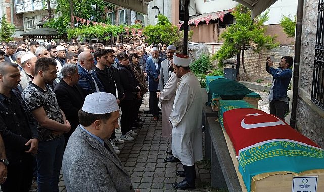 Kazada hayatını kaybeden anne ile oğlu son yolculuğuna uğurlandı