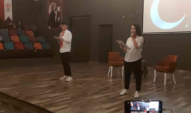 Kendi yazdıkları oyunu sahnelediler