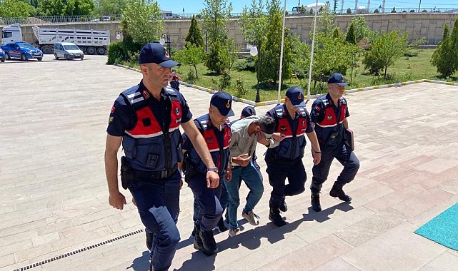 Kendilerini jandarma olarak tanıtıp dolandırıcılık yapmak isteyen 2 kişi tutuklandı