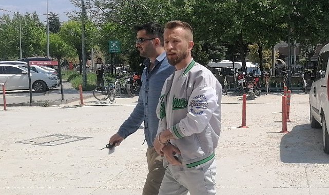 Kendisine tepki gösteren 2 kişiyi tabancayla yaralayan zanlı tutuklandı