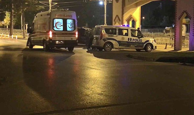 Kentin göbeğindeki parkta kavga çıktı, 1 kişi bıçaklandı