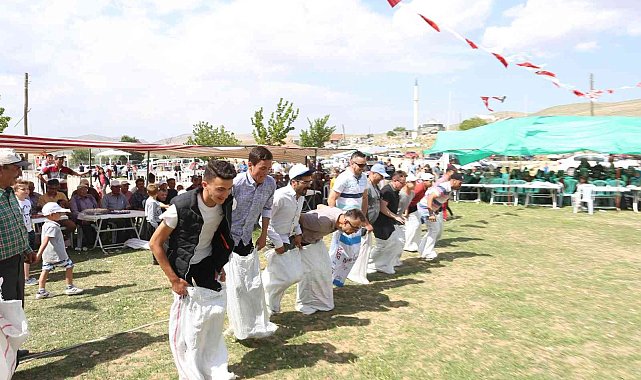 Kepez Belediye Başkanı Tütüncü, Beğiş Yaylası'nda pilav şenliğine katıldı
