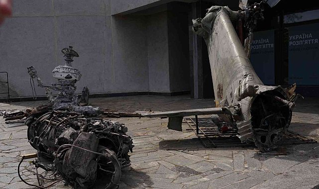 Kiev'de Rus ordusunun ele geçirilen askeri teçhizatı sergilendi