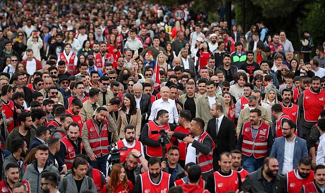 Kılıçdaroğlu gençlerle Anıtkabir&#039;e yürüdü