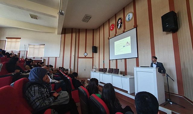 Kilis'te kuantum felsefesi anlatıldı