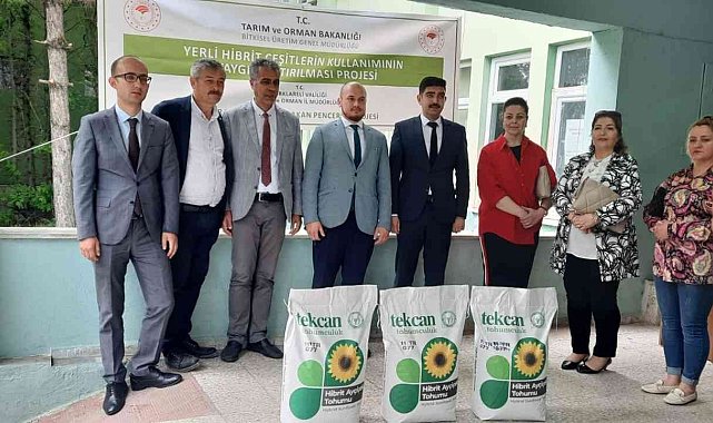 Kırklareli&#039;nde üreticilere yerli hibrit ayçiçeği tohumu dağıtıldı