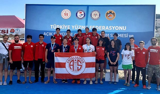 Kırmızı beyazlı kulaçlar Portekiz biletini aldı