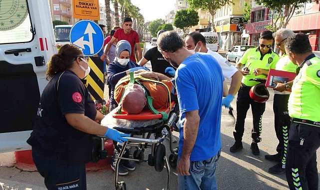 Kırmızı ışık ihlali yapan otomobil, motosiklete çarptı: 1 yaralı