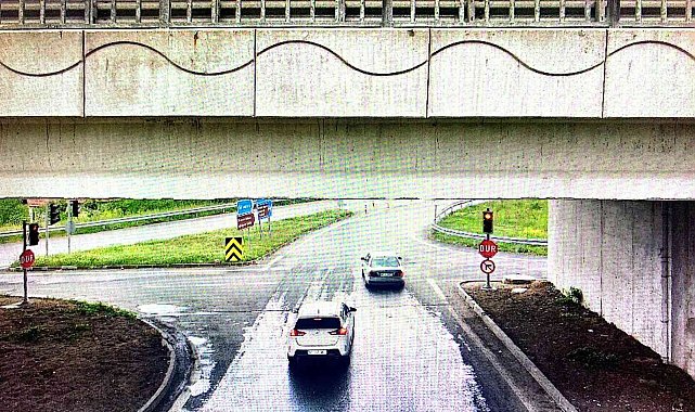 Kırmızı ışıkta geçen sürücüler drondan kaçamadı