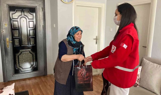 Kızılay bayramda onları unutmadı