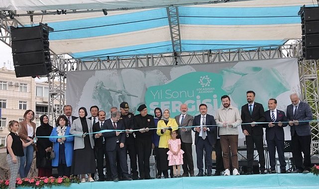 Kocasinan Akademi'den göz kamaştıran 'yılsonu sergisi' açıldı