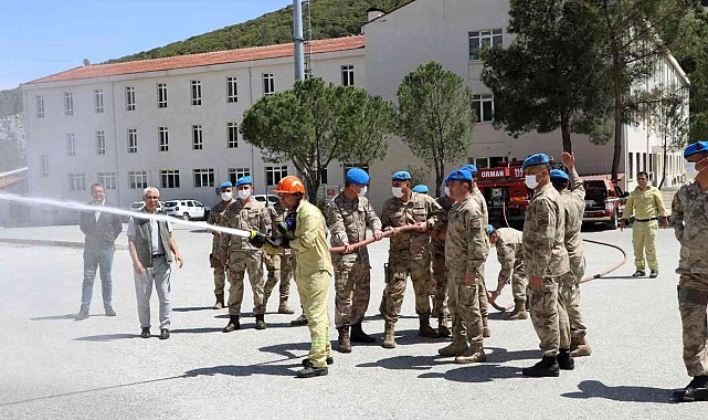 Komandolara yangın eğitimi