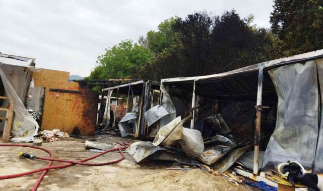 Konteyner yangını ormanlık alana sıçramadan söndürüldü