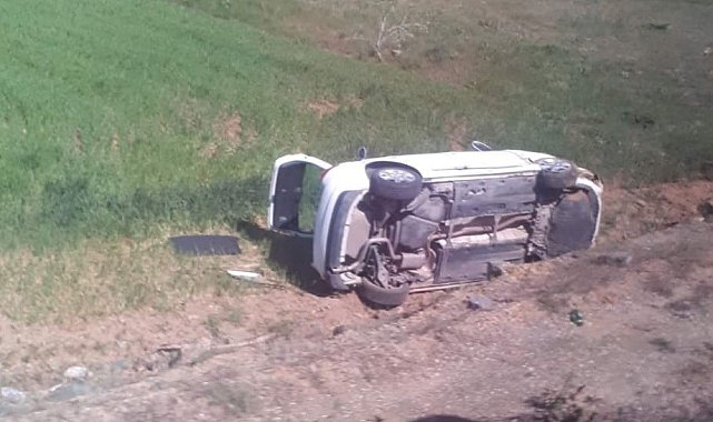 Kontrolden çıkan otomobil şarampole uçtu; 2 yaralı