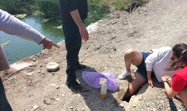 Köprüde ayağı sıkışan kadını itfaiye kurtardı