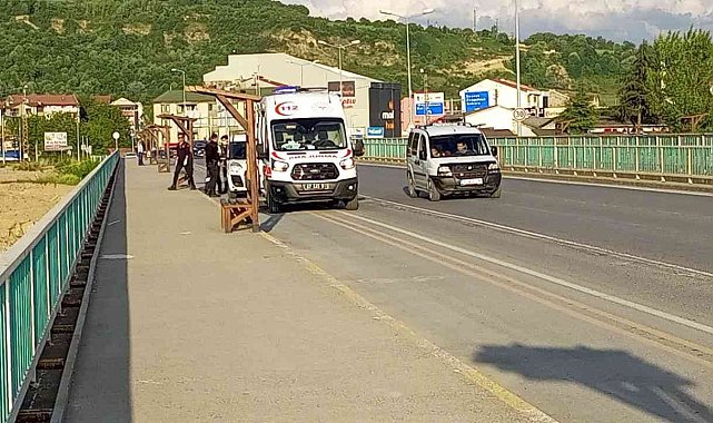 Köprüde intihar girişimini polis engelledi