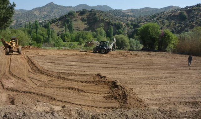 Köşklü gençler için sentetik halı saha çalışmaları başladı