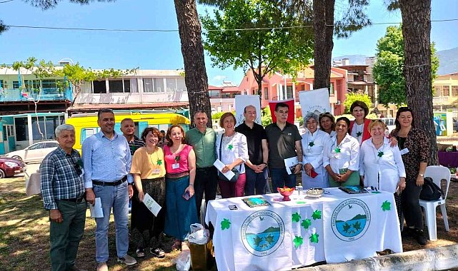 Köyceğiz festivalinde yöneticiler önlük taktı