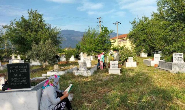 Köyceğiz'de arife gününde mezarlıklar unutulmadı