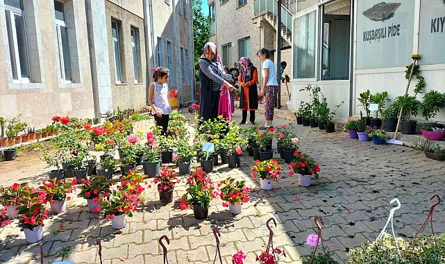 Köyceğizli çiçekçilerde Anneler Günü hareketliliği yaşandı