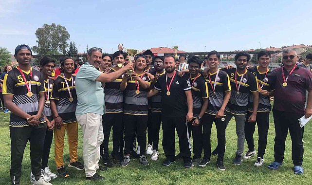 Kriket Türkiye Şampiyonu Uluslararası Ömer Halisdemir Anadolu İmam Hatip Lisesi oldu