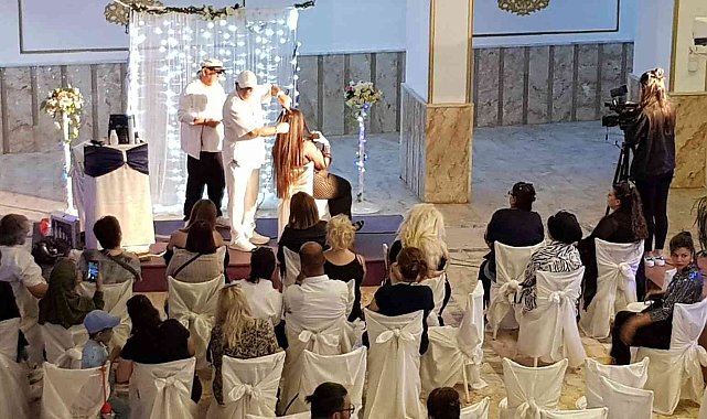 Kuaförlerin saçlarını bu kez uzmanlar bedavaya yaptı