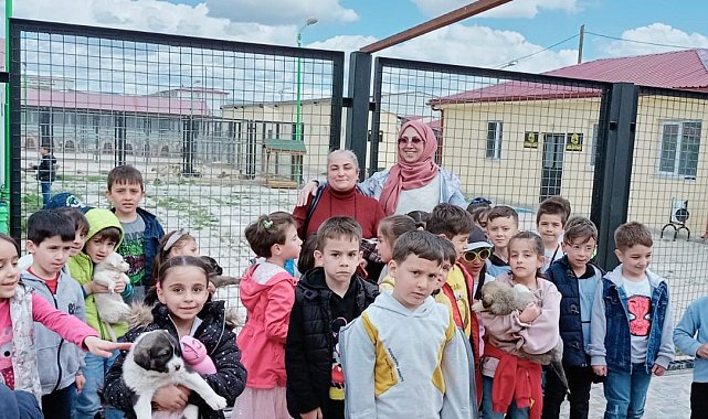 Küçük öğrencilerden hayvan barınağına ziyaret
