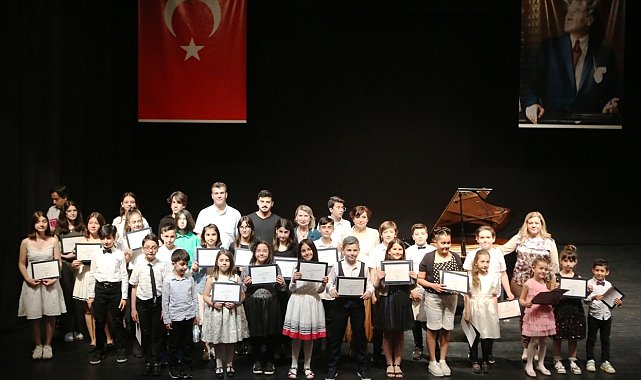 Küçük piyanistlere tam not