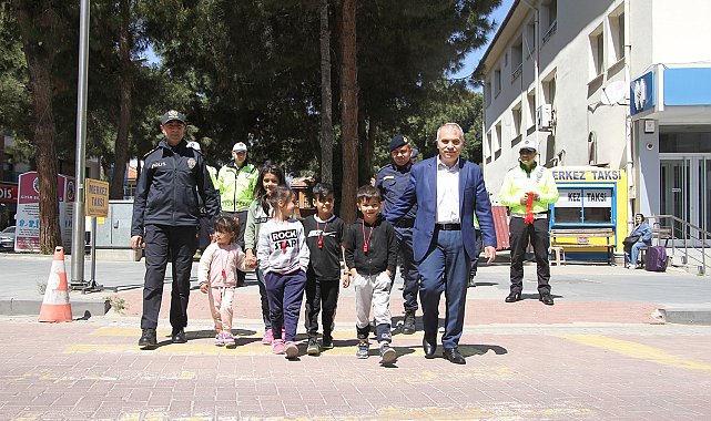 Kula'da "Yayalar için 5 adımda güvenli trafik" uygulaması yapıldı