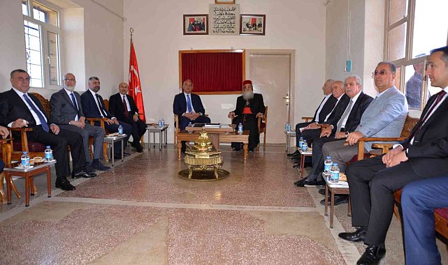 Kültür ve Turizm Bakanı Ersoy, Mardin'de zılgıtlarla karşılandı