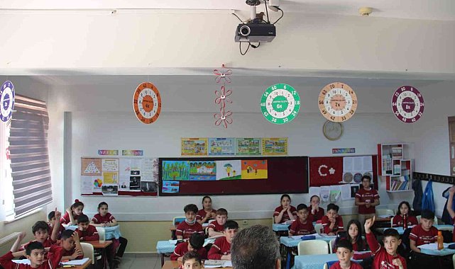 Kumru yuvasını öyle bir yere yaptı ki görenler hayrete düşüyor