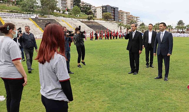 Kuşadası&#039;nda 19 Mayıs Coşkusu