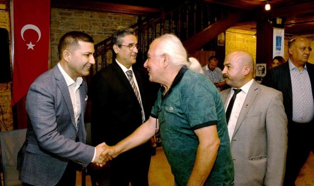 Kuşadası'nda ilçe protokolü vatandaşlar ile bayramlaştı