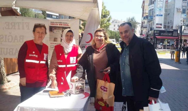 Kuşadası'nda "İyilik Sensiz Olmaz" kampanyası yoğun ilgi gördü