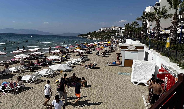 Kuşadası'nda sıcak havada plajlar doldu taştı
